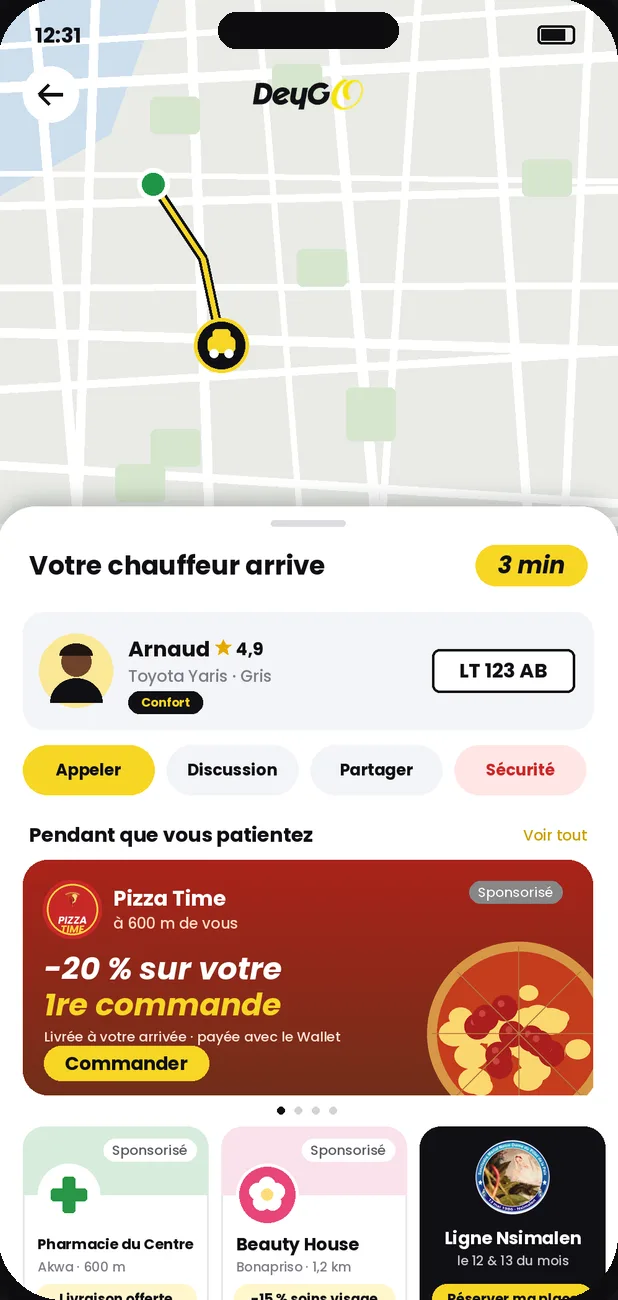 Écran de course DeyGo pendant l'attente du chauffeur : carte du trajet, chauffeur et véhicule, puis offres sponsorisées de commerces proches